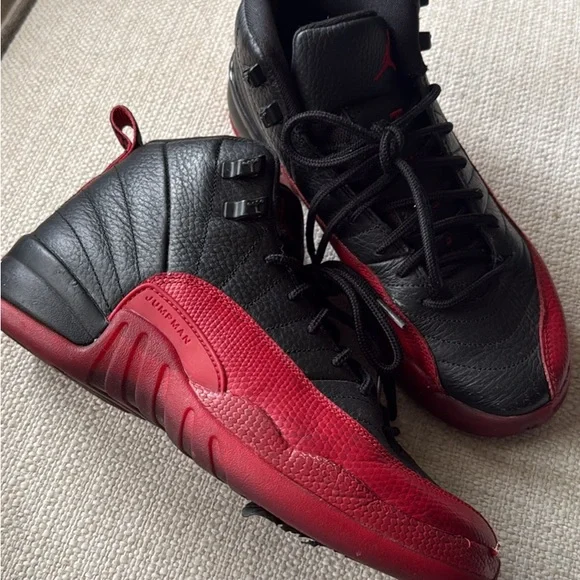 Nike Black and Red Sneakers - Picture 7 of 9